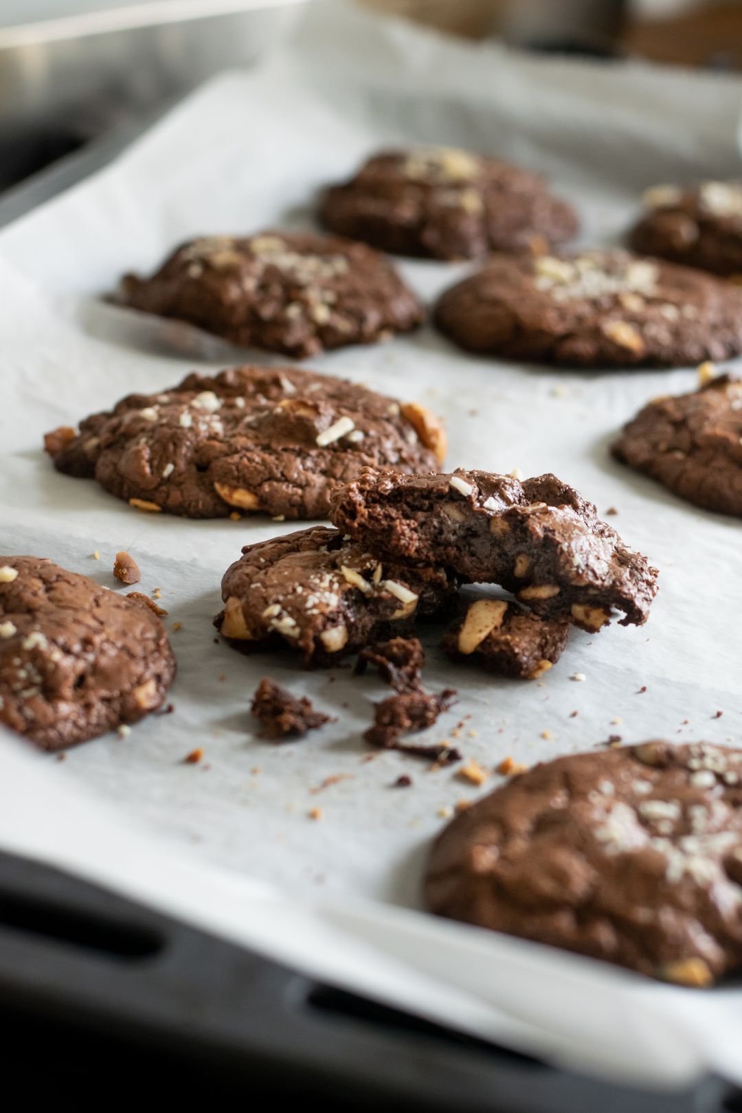 Chocolade brownie koekjes met macadamianoten
