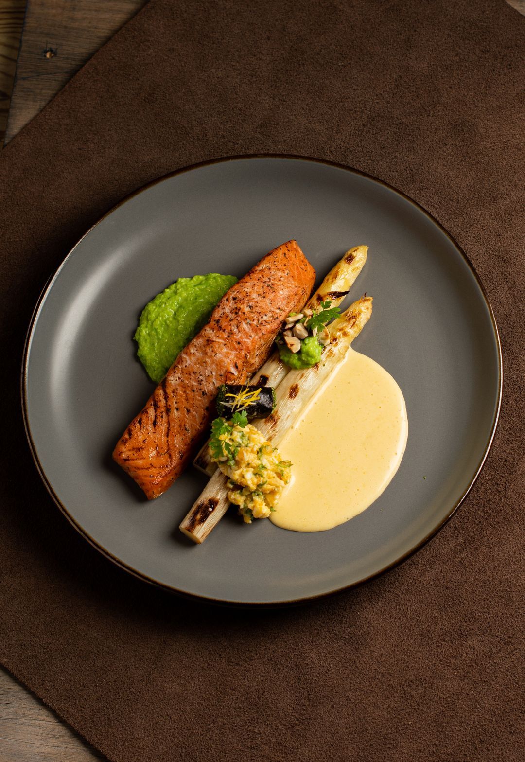 Warm gerookte zalm met Wase asperges