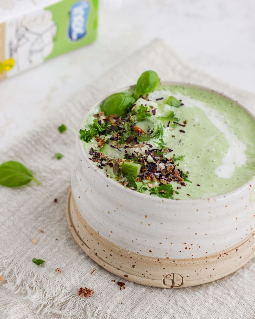 Gazpacho van komkommer en basilicum