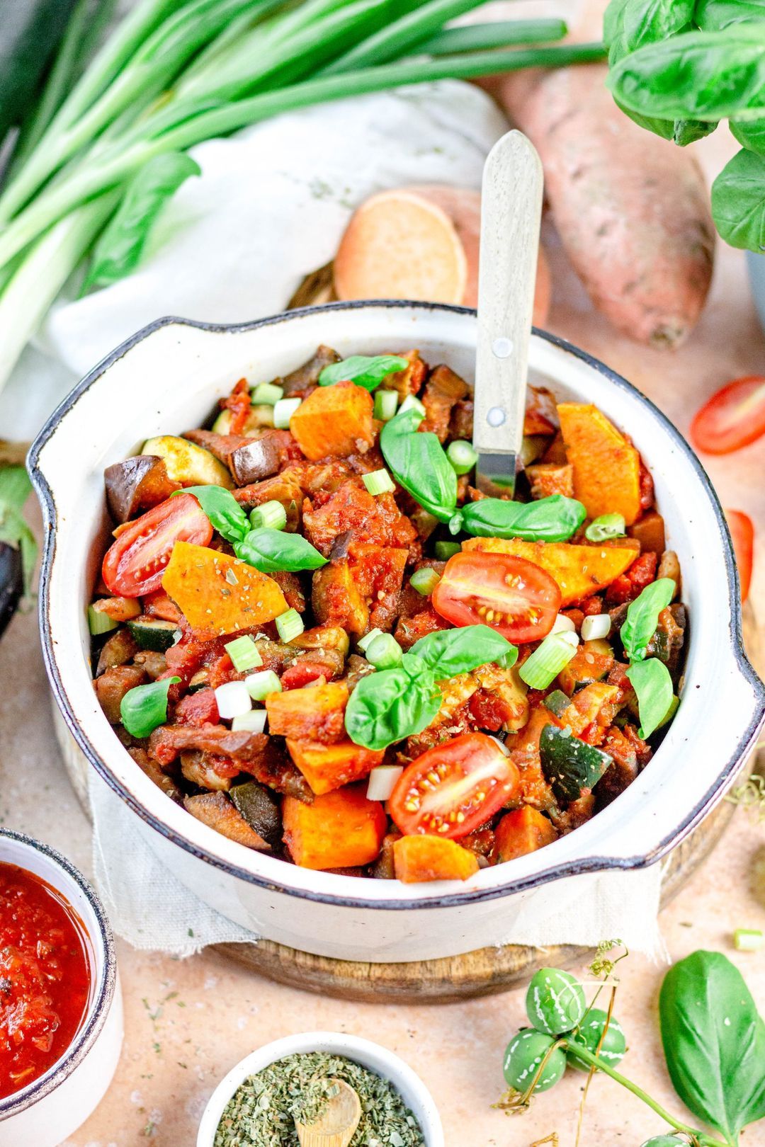 Gezonde Italiaanse stoofpot met zoete aardappel, kip & aubergine