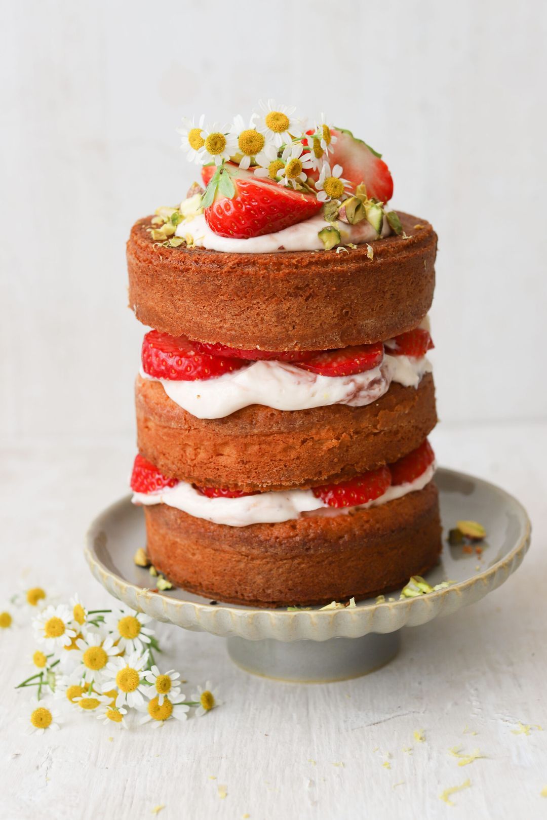 Laagjescake met aardbeien en citroen