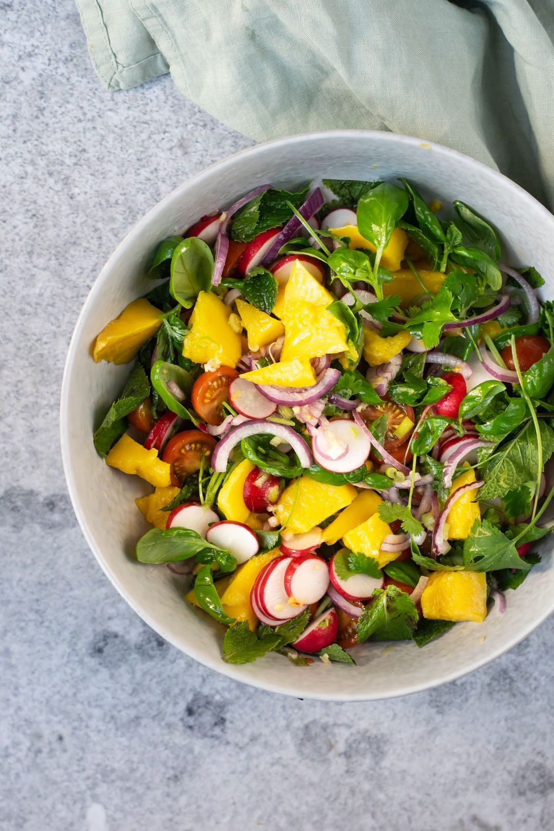 Thaise mango salade met kruiden