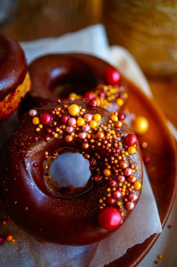 Bananenbrood donuts met chocolade
