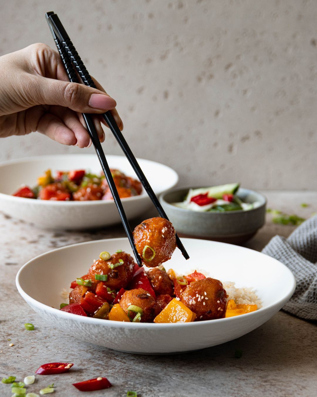 Visballetjes met zoetzure saus