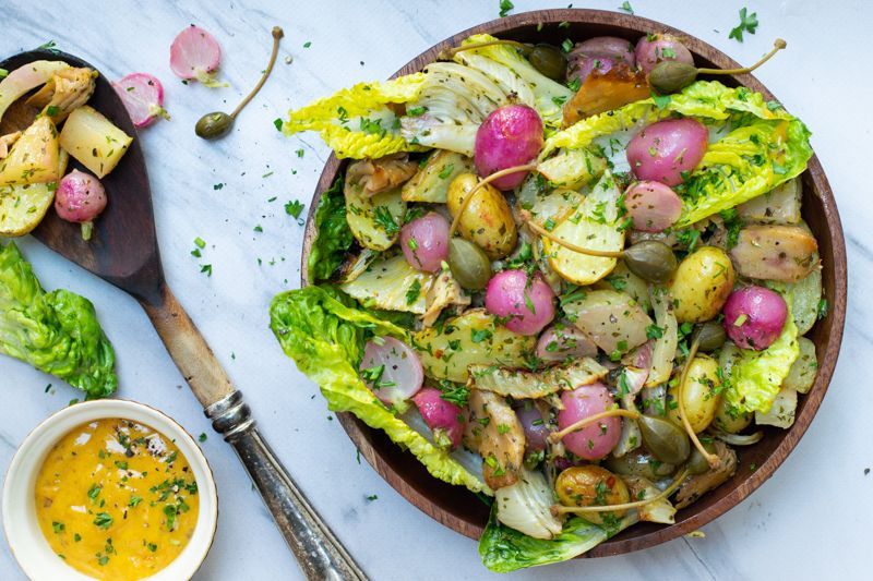 Traybake met radijsjes, krielaardappeltjes en 'kip' met currysaus