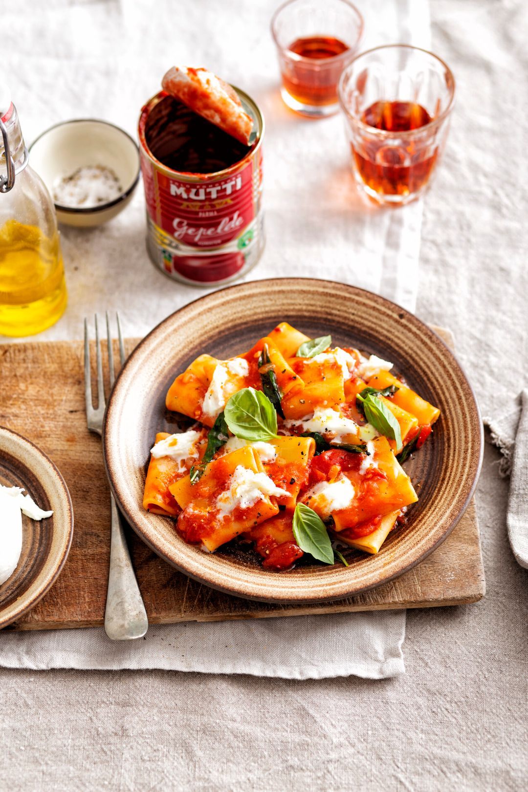 Paccheri met tomaat, basilicum en buffelmozzarella