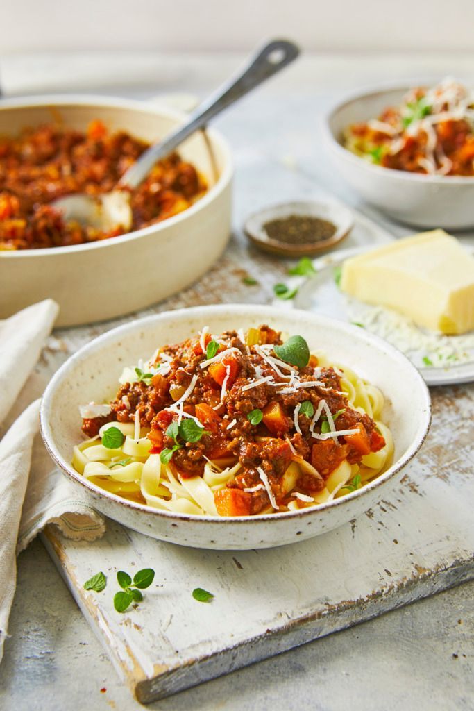 Pasta met lamsragù, oregano en parmezaan