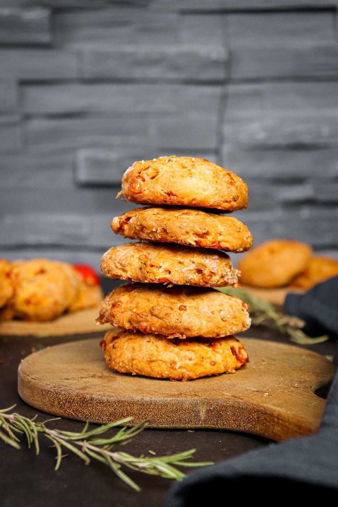 Gezonde hartige tomaten- en Parmezaanse kaaskoekjes