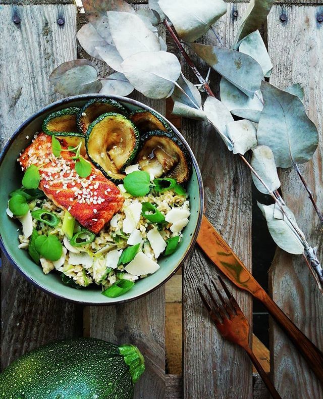 Havermoutrisotto, zalm en gegrilde courgette