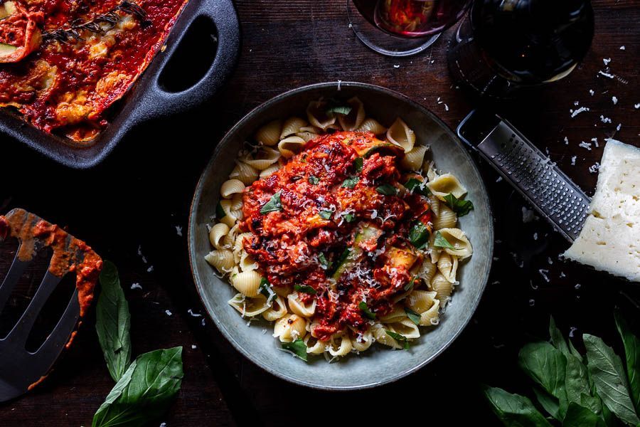 Romige courgetteschotel uit de houtoven met pasta