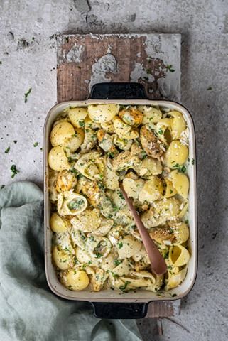Kaassaus, kalkoen, pasta en prei