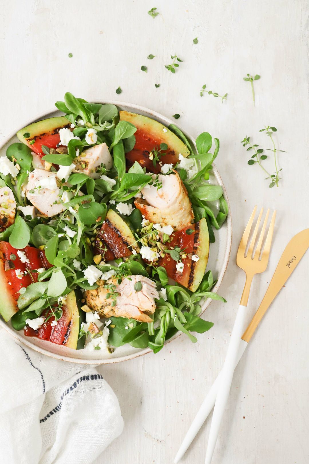 Salade met gegrilde watermeloen en citroentijm-kip