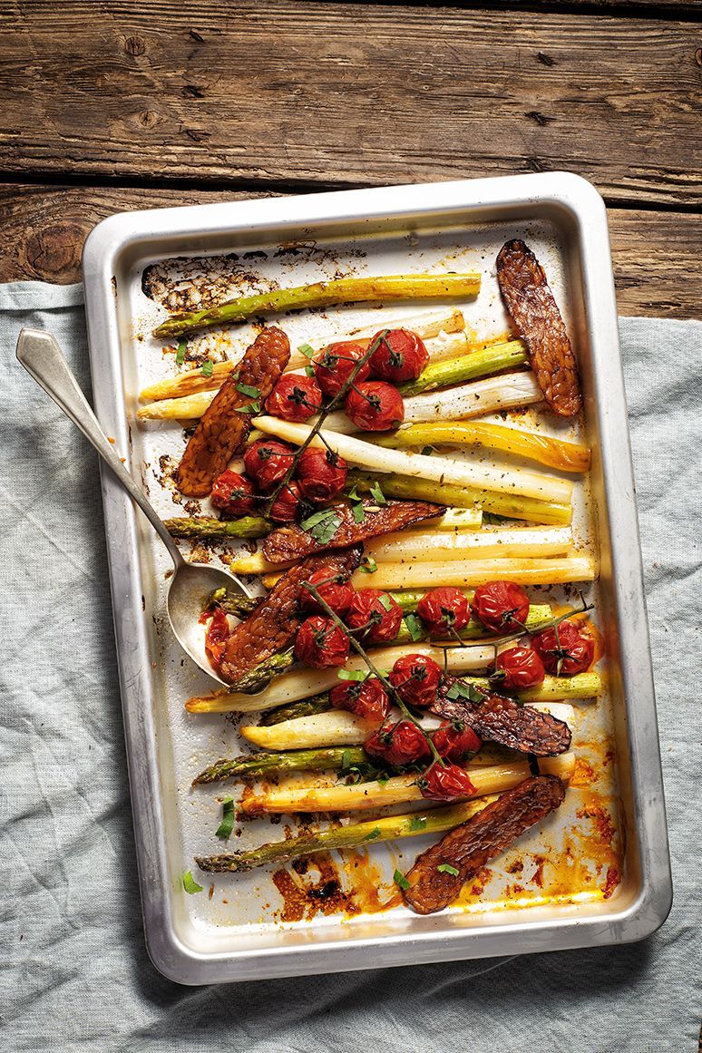 Geroosterde asperges met ‘bacon’ van tempeh