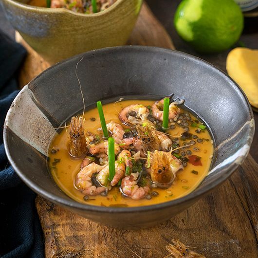Shawan-mushi met handgepelde en gefrituurde garnalen