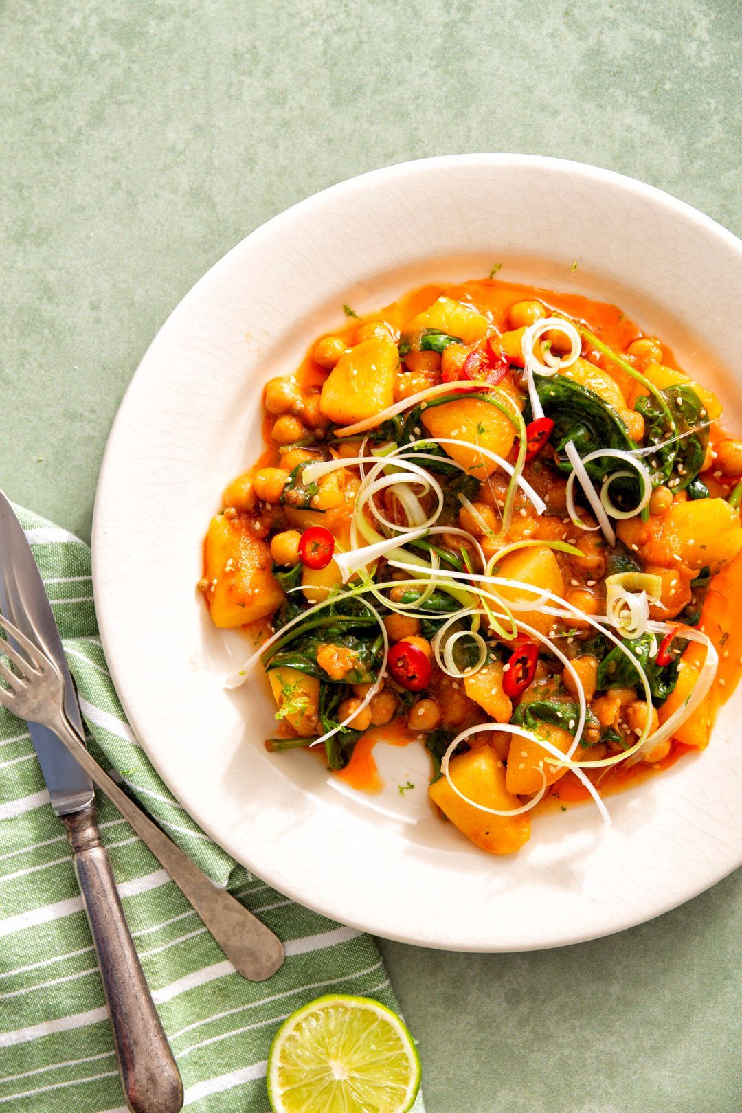 Miso-aardappels met kikkererwten en bosui
