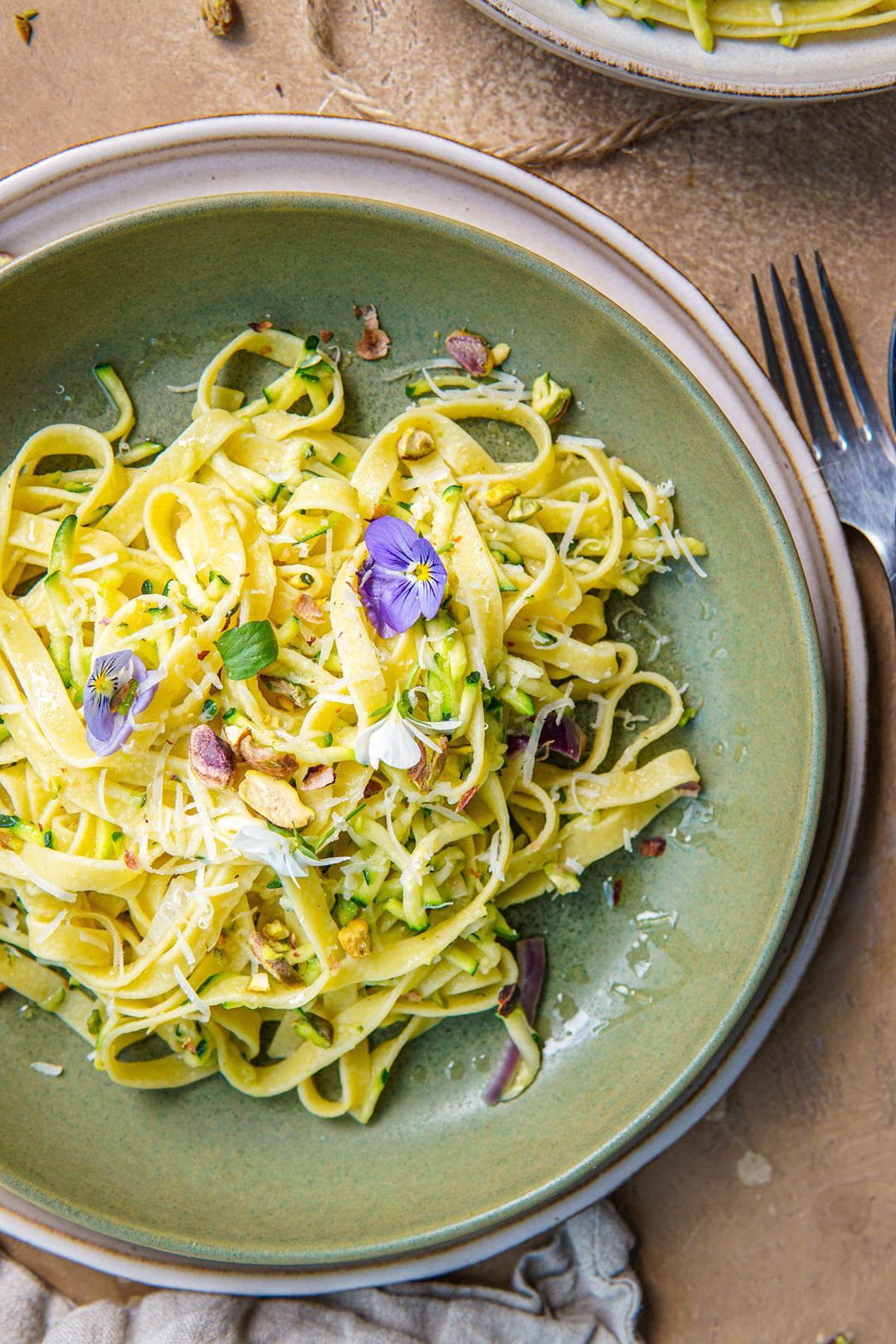 Zomer pasta met courgette