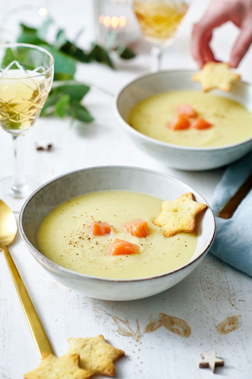 Preisoepje met appel, curry en warmgerookte zalm