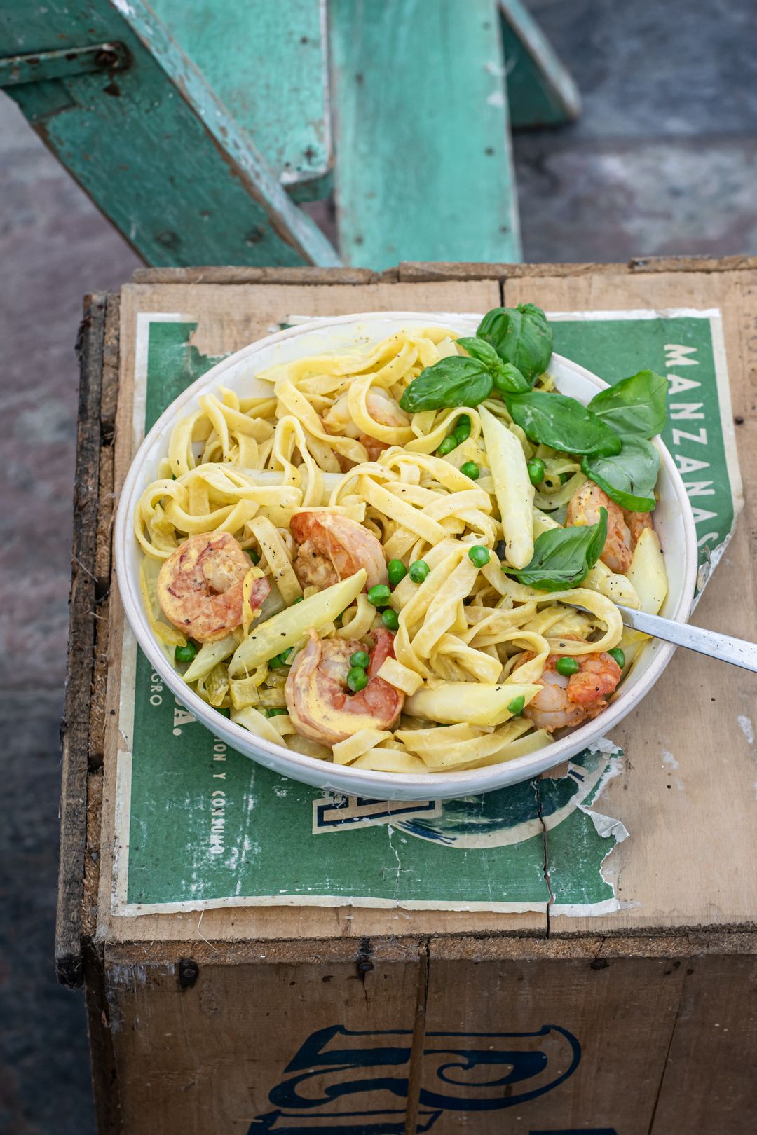 Tagliatelle met saffraan, scampi en asperge