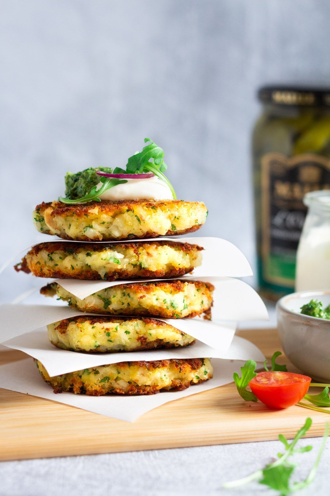 Viskoekjes met salsa verde en zure room