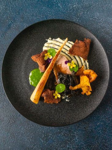 Kalfsfilet, jus van hoorn des overvloeds, pastinaak, waterkers