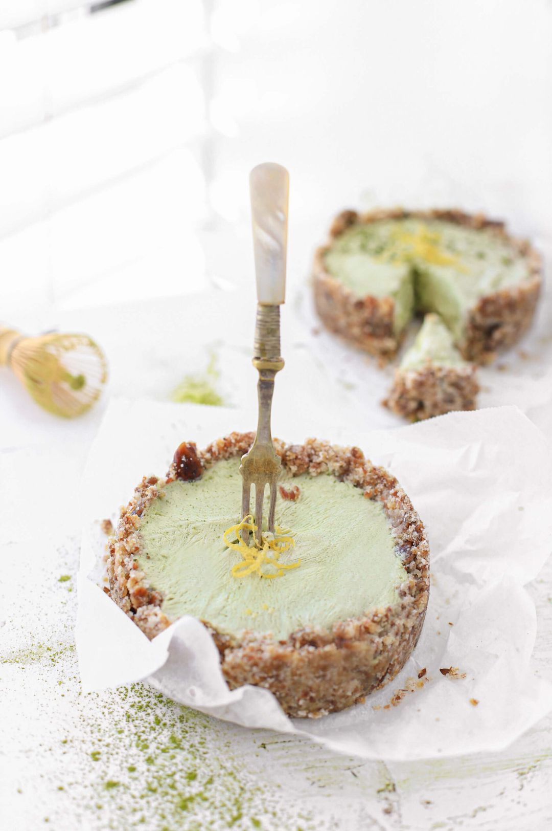 Matcha dadel taartje met kokos en citroen