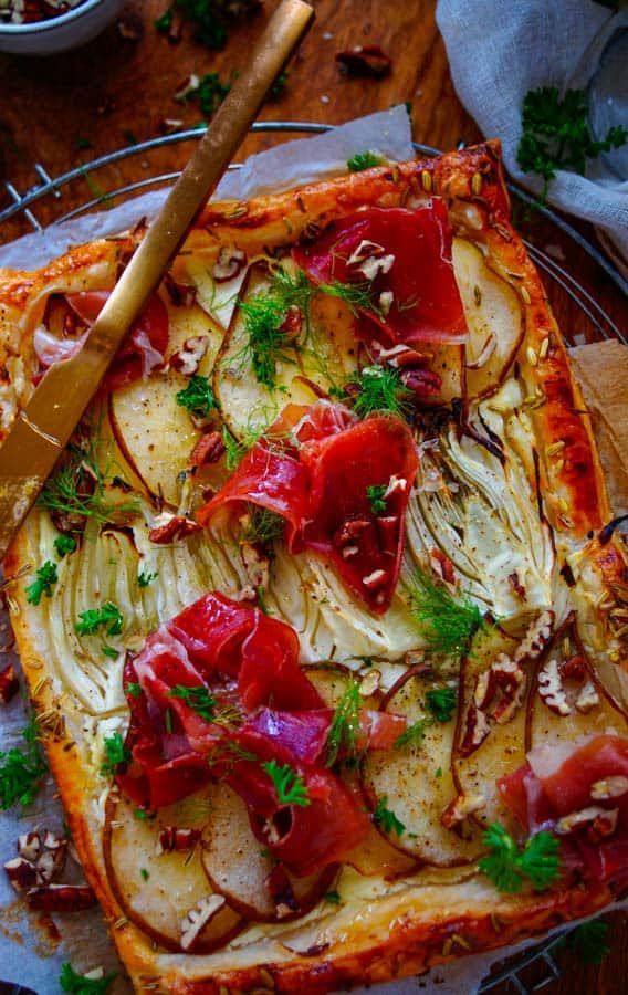 Plaattaart met peer, venkel en ricotta