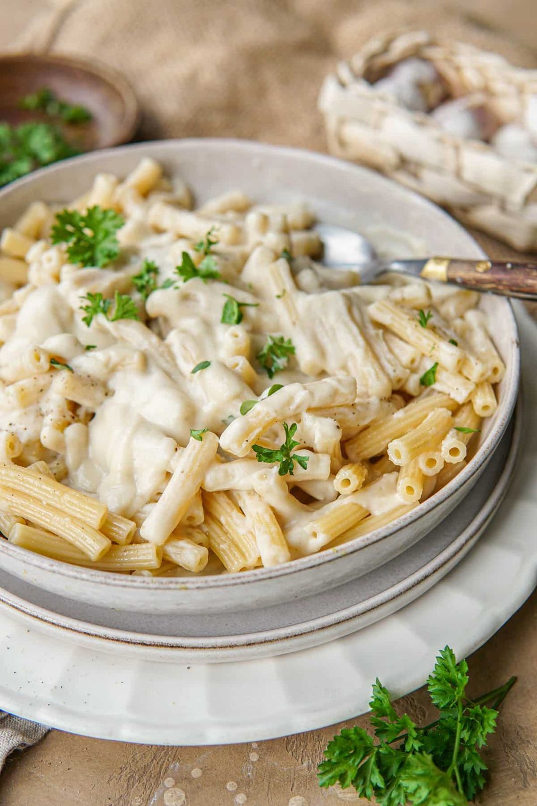 Vegan pasta met roomsaus en verstopte bloemkool