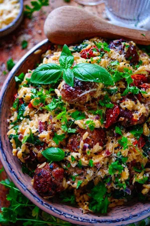 Orzo pasta met gehaktballetjes