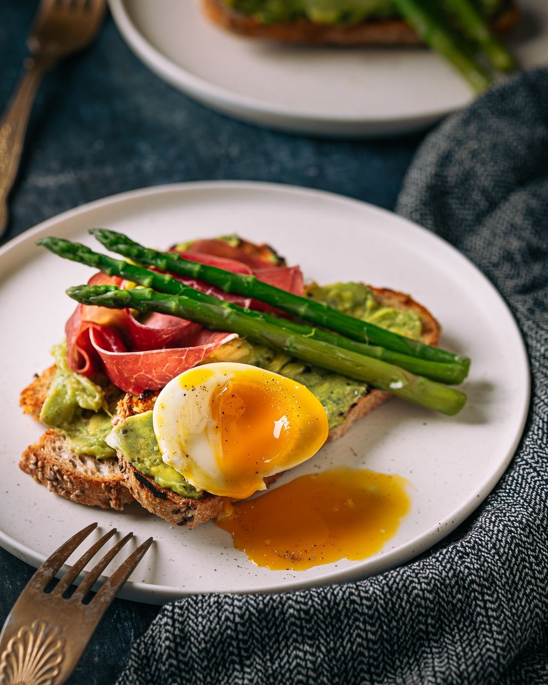 Groene toast met bresaola & zachtgekookt eitje 💚