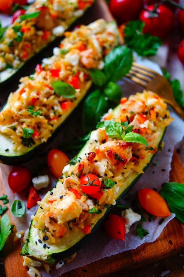 Gevulde courgette met kip en pasta