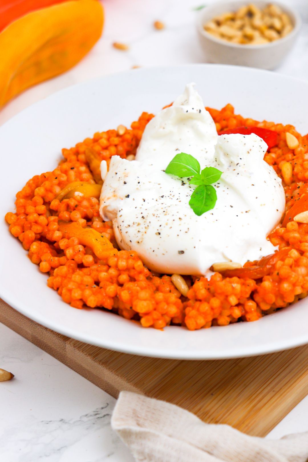 Romige paprika en burrata-parels