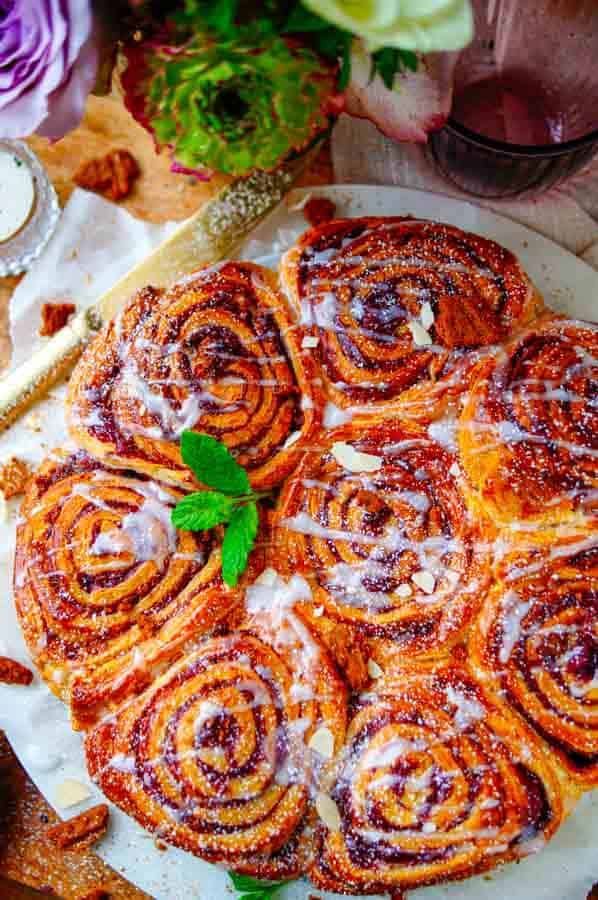 Croissant rolletjes met aardbeien en speculaas