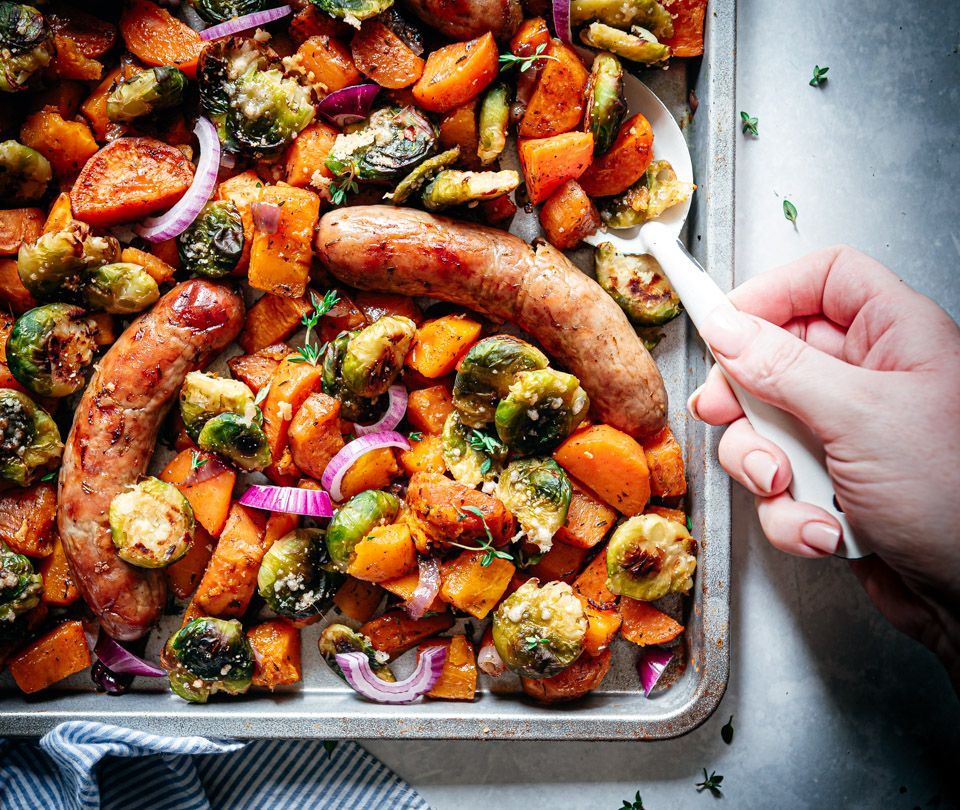 Traybake met pompoen, zoete aardappel en spruitjes