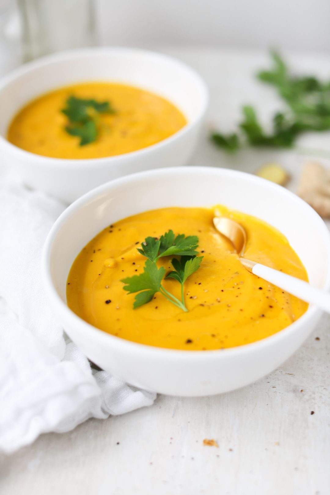 Wortelsoep met kokos, curry, gember en kurkuma
