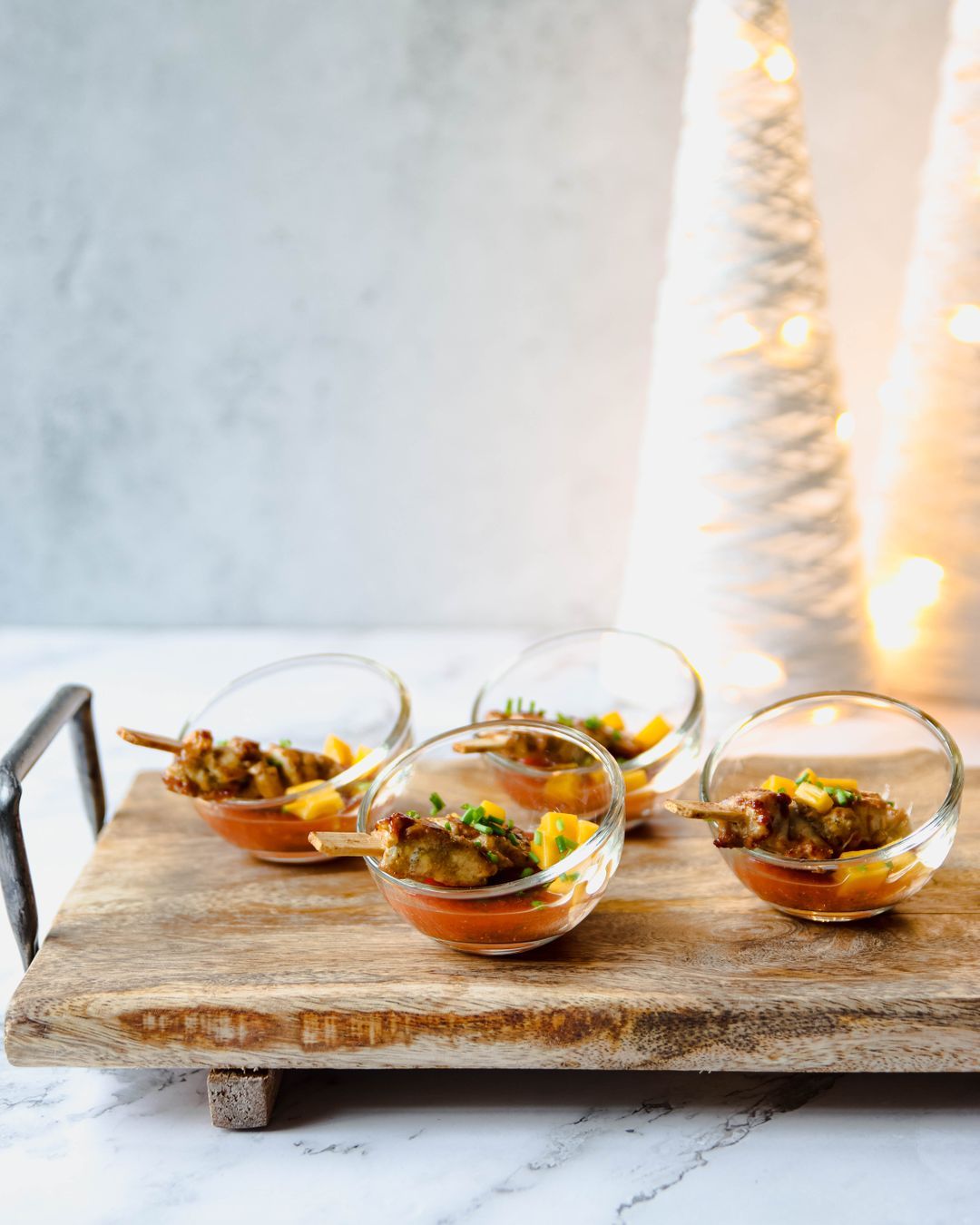 Kipsaté met pittige salsa